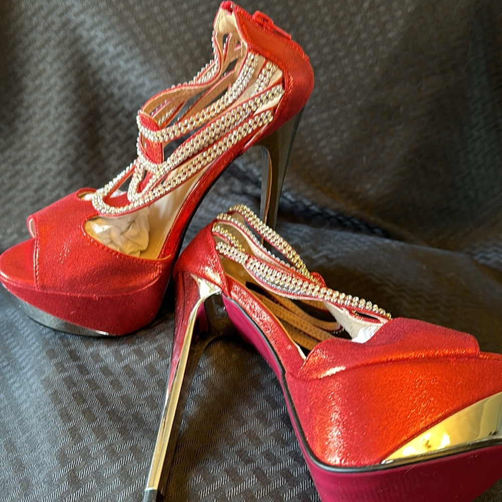 Cleopatra Red 6” Stilettos. Size 8. Silver Heel. - Picture 3 of 5